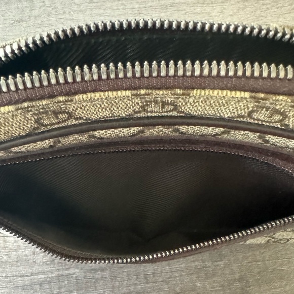 Gucci wristlet 🇮🇹 🔥 - Picture 7 of 11